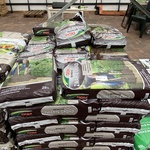 Ca. 51x Zakken bemeste zwarte grond tuinaarde