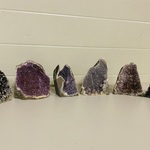 6x Amethist ‘Regenboog’ druse staand