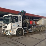 Vrachtwagen Scania, P370 met Laadkraan Hiab XS288 en haakarm 21T, bou