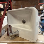 2x Wastafel met kraan, 1x douchebak w.o. Geberit