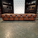 Hocker Chesterfield, Hauxley, bruin