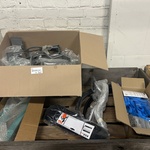 Partij fiets artikelen en onderdelen w.o. AXA, Schwalbe, XLC