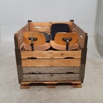 2x Kruk, 2x werkplaatskruk en 1x autostoel