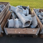 Pallet met o.a. buismateriaal