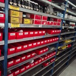 Diverse ijzerwaren o.a. kijkglazen, afsluiters