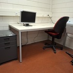 Bureautafel met ladeblok en bureaustoel