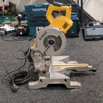 Afkortzaag DeWalt, DW777-qs