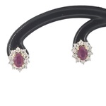 Gouden oorbellen met natuurlijke diamanten en robijn