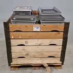 Diverse transportkisten en koffers