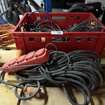 Partij verlengsnoeren met krat