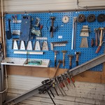 Wandstelling met diverse handgereedschap