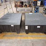 2x Vloeistof lekbak bouwjaar 2011