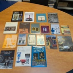 Assortiment boeken glaswerk