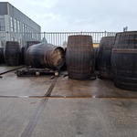 Diverse houten vatten en toebehoren