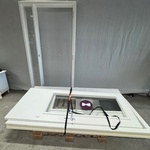 2x Kozijn met zijlicht en deur, wit