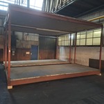 Stalen frame met betonvloer