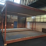 Stalen frame met betonvloer