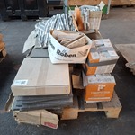 Partij wandtegels en mozaïek