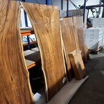 Suar/walnut wood tafel in epoxy 200×90, Wood, 2025