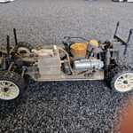 Radiografische benzineauto met controller