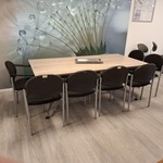 Eetkamertafel met 7x diverse stoel en zitbankje