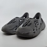 Paar schoenen, maat 8 (US), Adidas Yeezy, Foam RNR