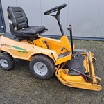 Zitmaaier Stiga, Villa