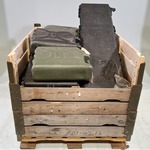 Diverse transportkisten en koffers