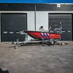 Brandweerboot met buitenboordmotor, Mercury, F15ELPT, op boottrailer,