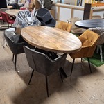 Ovale eetkamertafel met 4x stoel