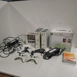 2x Xbox 360 met 14 games en 3x controller
