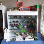 Vitrinekast met miniaturen