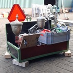 Hefgedragen transportbak met inhoud