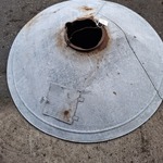 Wasteil met industriële lampenkap