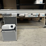 Mitsubishi XD430U projector met scherm