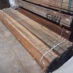 Ca. 46x Hardhouten paal, 7 x 7 x 400 cm