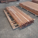 Ca. 18x Hardhouten paal, 6,8 x 6,8 x 200 cm