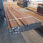 Ca. 42x Hardhouten paal, 7 x 7 x 400 cm