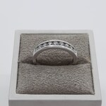 Witgouden ring met een railzetting, 18 karaats