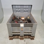 Kunststof kist met diverse garage inventaris