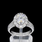 Witgouden ring met diamanten en een 2.11 carat oval shape
