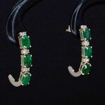 Gouden oorbellen met diamanten en smaragd