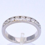Witgouden half alliance ring met diamant