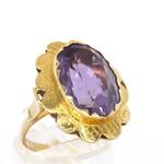 Gouden ring met een natuurlijke amethist