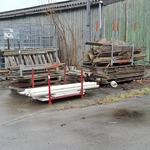 Partij diverse houten balken en planken