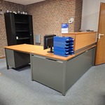 Hoekbureau met bureaustoel en 1x ladeblok