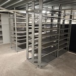 Diverse stelling en metalen wandborden