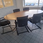 Ovale vergadertafel met 6 stoelen