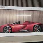 Zeer groot glas schilderij van Ferrari