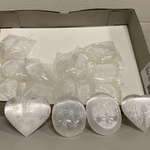 Ca. 16x Seleniet gegraveerd, wit